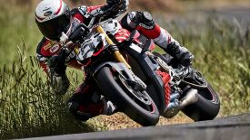 Vezeti a kategóriáját a Pikes Peak-en a Ducati V4 Streetfighter