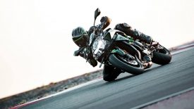 Bemutatták a Kawasaki kompresszoros csupaszmotorját, a Z H2-t!